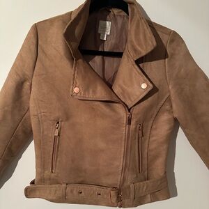 LC Lauren Conrad Tan Faux Suede Moto Jacket with belt detail Size M
Retro Crop